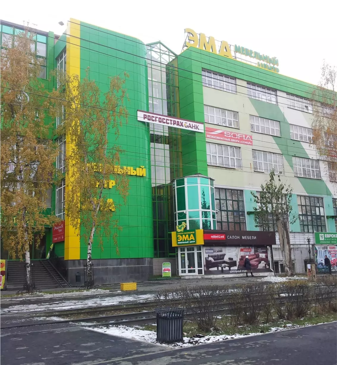 Здание с магазином Аллоджио